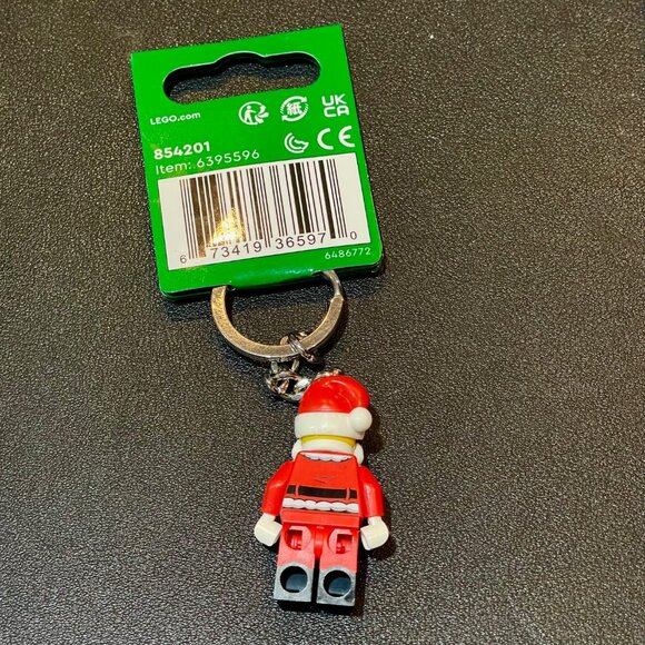 LEGO 854201 SANTA CLAUS Minifigure Keychain Keyring 6395596 NWT in Hand - Picture 2 of 7
